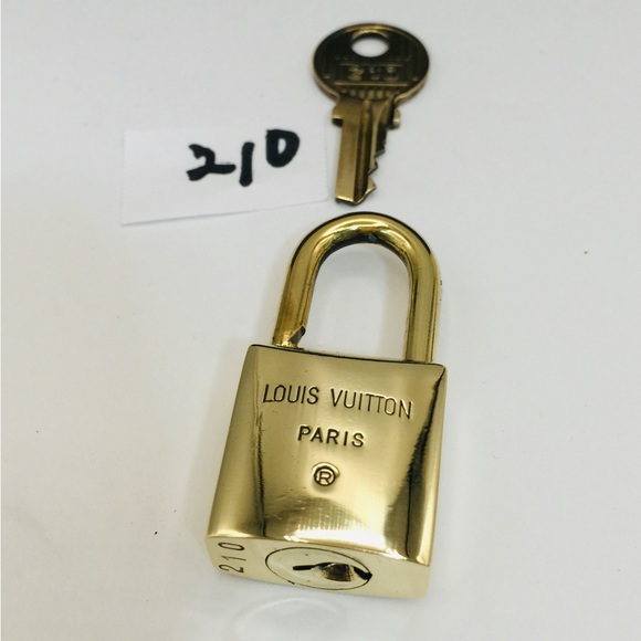 Authentic Louis Vuitton padlock/ lock and key set 210/ lockset/ vi… - Picture 4 of 7